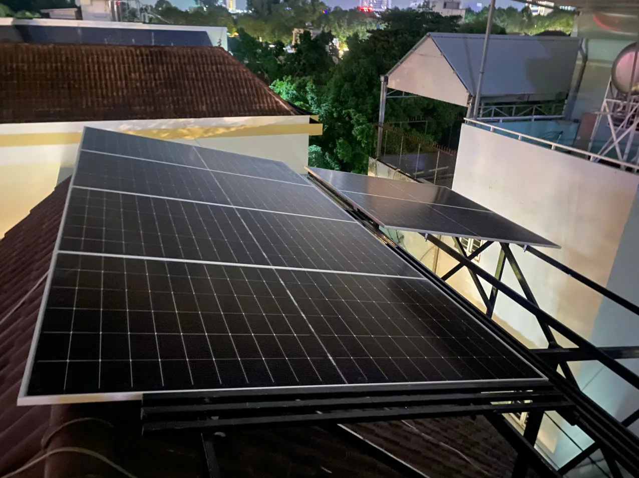 Hệ điện mặt trời biệt thự — Bình Dương — ảnh 3